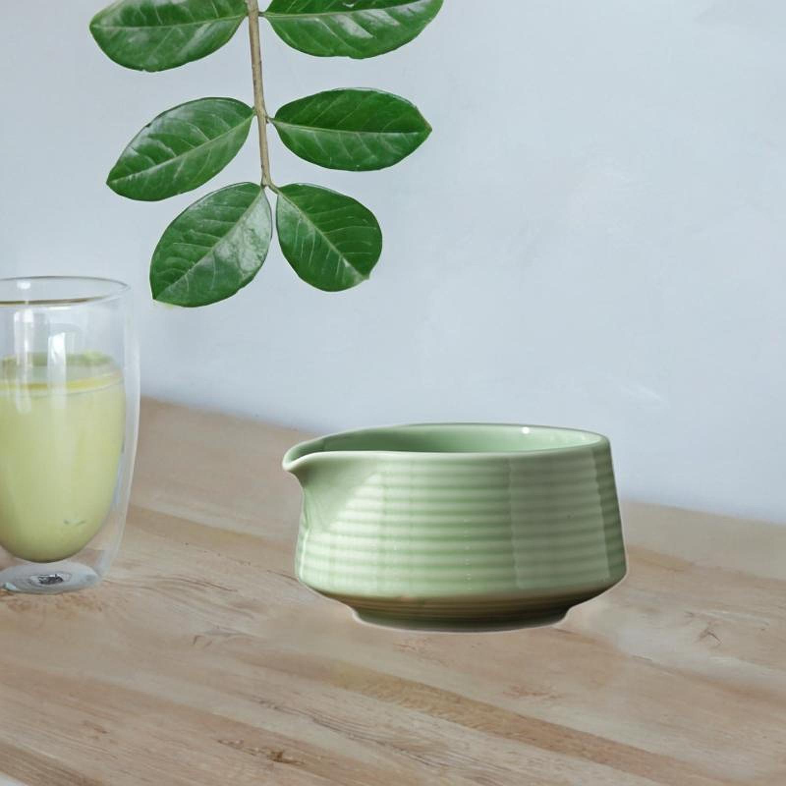 抹茶茶碗。日本の伝統的な茶道に欠かせない、注ぎ口付きの陶器製 - Japanese Tea のレビューと価格